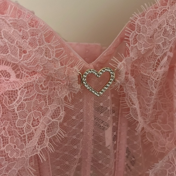 VS corset lightly worn - Picture 2 of 4